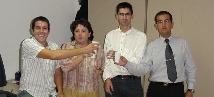 Brindis para celebrar el éxito de la instalación de Navision en las oficinas de Centauro rent a car Octubre 2003